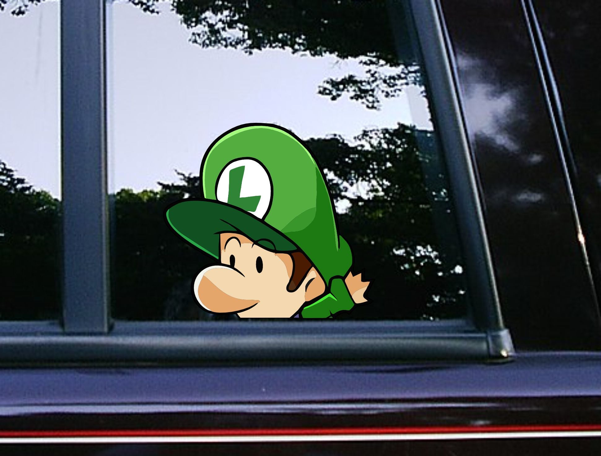 Baby Luigi Peeker