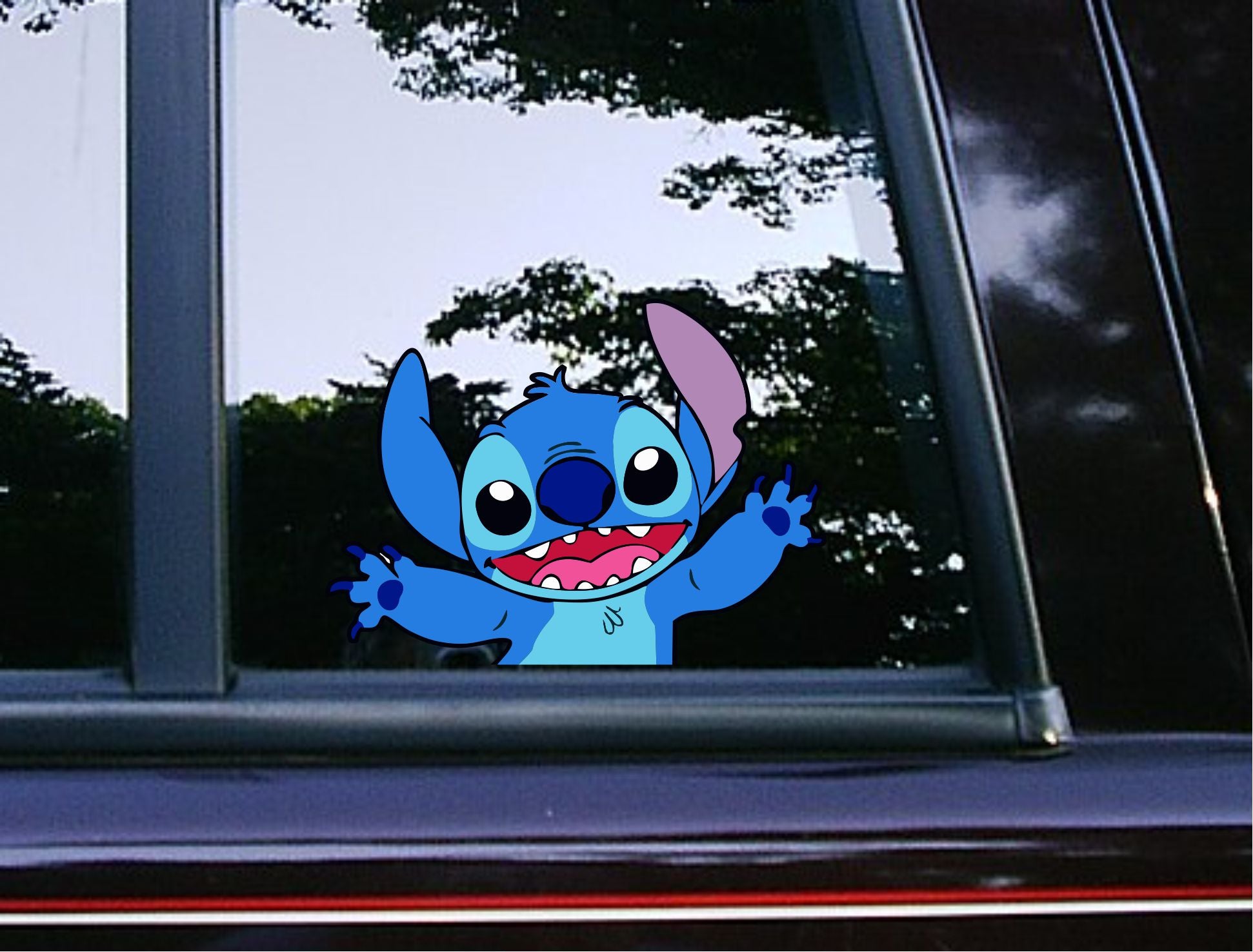 Scary Stitch Peeker